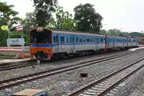 ORD 407 (Nakhon Sawan - Chiang Mai) mit dem THN 1134 als erstes Fahrzeug verlässt am 21.Mai 2018 die Den Chai Station.