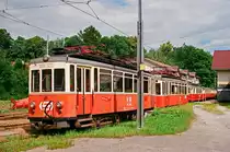 11.07.1999, Attersee, ein Zug der Attergaubahn Vöcklabruck - Attersee, betrieben von Stern & Hafferl. Vorn Triebwagen B4 ET 26 107 (Schöndorf 1936)

