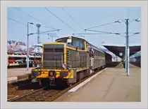 Die SNCF Y 7816 rangiert in Belfort die beiden SBB RIC UIC ABm und Bm des Schnellzugs aus der Schweiz auf ein Abstellgeleis. Wie man sieht, freut sich das Personal, dass sie fotografiert werden. 


14. April 1984