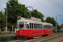 Museumsgarnitur 548 + 1852 als Zubringer zum Tramwaytag 2019 in der Simmeringer Hauptstraße. (11.05.2019)
