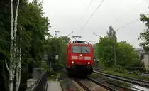 185 166-6 DB kommt aus Richtung Aachen-West mit einem Kohlenzug aus Gent-Zeehaven(B) nach Garching(D) und fährt durch Aachen-Schanz in Richtung Aachen-Hbf,Aachen-Rothe-Erde,Stolberg-Hbf(Rheinland)Eschweiler-Hbf,Langerwehe,Düren,Merzenich,Buir,Horrem,Kerpen-Köln-Ehrenfeld,Köln-West,Köln-Süd. 
Aufgenommen vom Bahnsteig von Aachen-Schanz. 
Bei Regenwetter am Nachmittag vom 17.5.2019.