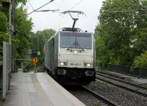 186 427-1 von Lineas/Railpool  kommt aus Richtung Aachen-West mit gemischten Güterzug aus Antwerpen-Noord(B) nach Köln-Gremberg(D) und fährt durch Aachen-Schanz in Richtung Aachen-Hbf,Aachen-Rothe-Erde,Stolberg-Hbf(Rheinland)Eschweiler-Hbf,Langerwehe,Düren,Merzenich,Buir,Horrem,Kerpen-Köln-Ehrenfeld,Köln-West,Köln-Süd. Aufgenommen vom Bahnsteig von Aachen-Schanz.
Bei Regenwetter am Nachmittag vom 17.5.2019.