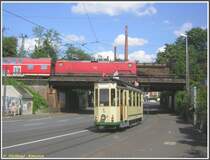 Kurz vor der Schott AG entstand das meiner Meinung nach beste Bild der Sonderfahrt mit dem Triebwagen 93 (Baujahr 1929 Gastell/SSW) am 17.06.2007 auf dem Netz der Mainzer Stra�enbahn, als eine 143 beim Fotohalt genau im richtigen Moment �ber die Br�cke fuhr.