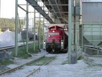 Am 16.04.2007 rangiert 294 762 einige Wagen im Stutzen 1 des PA gebr. Dorfner zwischen Hirschau und Schnaittenbach. (Strecke Amberg-Schnaittenbach)