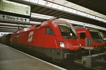 Die Br 1016 049-7, am 20.12.03 im Bahnhof M�nchen