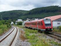 Die Br.612 590-0 fuhr als IRE von Aalen nach Ulm Hbf, hier bei der Ausfahrt des Bahnhofes Oberkochen. Der Zug beschleunigt kurz darauf auf 150km/h. N�chster halt war Heidenheim(Brenz). Aufgenommnen am 23.06.07