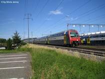 EXT 33538 Frauenfeld - Biel bestehend aus 3 DPZ (f�hrende Re 450 091-4 ''D�rnten'') am 24.6.07 bei der UA Oberwinterthur. Die Zugnummern der Extra�ge wurden mit handgeschriebenen Zettel ohne einheitlich definierte Position angebracht.