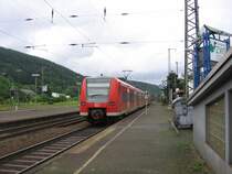 Der RE 16 bestehend aus zwei 426ern verl�sst Finnentrop am 23.06.2007 in Richtung Essen.
