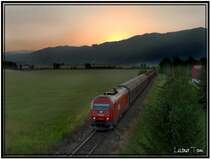 Leerer Holzzug f�hrt abends von P�ls nach Zeltweg (2016 079) HDR Bild 25.06.2007