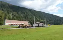 Schweiz: RhB Ge 6/6 1 414 Rhätisches Krokodil genannt der Rhätischen Bahn auf Notalgiefahrt in von Filisur in Einfahrt Davos Frauenkirch nach Davos Platz 29.08.2018
