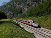Der ETR 610 004 als EC nach Mailand am 25.05.2017 unterwegs bei Claro.