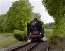 Bahnfest in Königstein. 01 118 zieht den Zug mit den grünen Schnellzugwagen im  Schneckengang nach Königstein. Mai 2018.