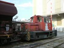 Am 04.06.2007 rangiert die Werkslok Nr. 6 der Firma Kick im eigenen Werk einen Wagen von der �bergabestelle zur DB. (Strecke Amberg-Schnaittenbach)