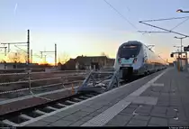 Sonnenaufgang in Halle(Saale)Hbf auf Gleis 13:
1442 618 und 1442 ??? (Bombardier Talent 2) der S-Bahn Mitteldeutschland (DB Regio Südost) als S 37559 (S5) nach Altenburg brechen bald von ihrem Startbahnhof gen Osten auf.
[16.2.2019 | 7:27 Uhr]
Hinweis an die Admins: Das Bild wurde mit dem Kit-Objektiv (Canon EF-S 18-55mm f/3.5-5.6 IS STM) aufgenommen.