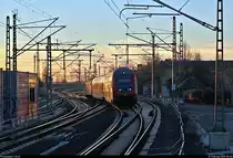 DBpbzfa 763.0 von DB Regio Mitte mit Schublok 143 ???, im Dienste der S-Bahn Mitteldeutschland (DB Regio Südost), als S 37713 (S7) von Halle-Nietleben erreicht während des Sonnenaufgangs ihren Endbahnhof Halle(Saale)Hbf Gl. 13a.
Aufgenommen am Ende des Interimsbahnsteigs Halle(Saale)Hbf Gl. 13a.
[16.2.2019 | 7:43 Uhr]
Hinweis an die Admins: Das Bild wurde mit dem Kit-Objektiv (Canon EF-S 18-55mm f/3.5-5.6 IS STM) aufgenommen.