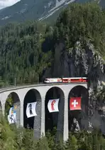 Schweiz: RhB Ge 4/4 III 641 (COOP) der Rhätischen Bahn auf dem  Landwasserviadukt bei Filisur 29.08.2018