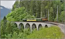 Welterbetag und Bahnfestival in Bergün. Extrazug 2131 mit Ge 2/4 222 auf dem Schmittentobelviadukt. (10.06.2019)