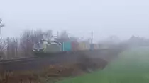 Frühnebel in Syrau am 22. November 2018: Die SETG  Beethofen  Lok 193 218-5 war mit einem Containerzug nach Hof unterwegs. 