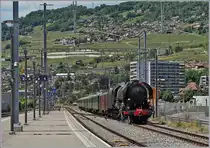 Ich war dann doch sehr erstaunt, dass eine Dampflok in einem ETCS Bahnhof rangieren kann! Die SNCF 141 R 568 schiebt ihren von Genève gekommenen Zug in Vevey an einem blauen Zwergsignal vorbei in Richtung eines Abstellgleises.

8. Juni 2019