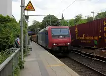 482 033-8 von der SBB-Cargo kommt aus Richtung Köln,Aachen-Hbf und fährt durch Aachen-Schanz mit einem mit einem Autolleerzug aus Safenwil(CH) nach Zeebrugge-Ramskapelle(B) und fährt in Richtung Aachen-West. 
Aufgenommen vom Bahnsteig von Aachen-Schanz. 
Bei Sonnenschein am Nachmittag vom 4.6.2019.