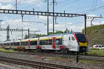 Fabrikneuer Stadler Zug, der später in Wales eingesetzt wird, wird von der Re 620 033-1 Richtung Schweizer Grenze geschleppt. Die Aufnahme stammt vom 31.05.2019.