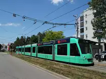Siemens Combino Be 6/8 der BVB fährt auf der internationalen linie 8 in Weil am Rhein. 