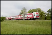 Ein  Elefant  in Form von 671012-3 hat gerade als Zug 4617 am 16.5.2019 um 13.33 Uhr den Haltepunkt Ludovitov verlassen und fährt weiter nach Nove Zamky.