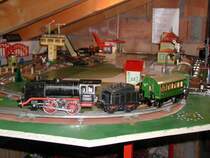 Der M�rklin Personenzug mit Schlepptenderlok  R66  12910,auf der kl.Spur0 Anlage.