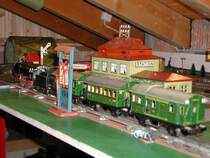 M�rklin Personenzug mit Reichsbahn Perronwagen 3.Kl 
und Gep�ckwagen(30er Jahre)auf der,auf elektr.Betrieb 
umgestellten Anlage