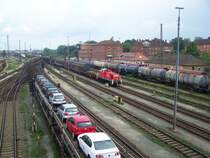 Reichlich Rangier- und G�terverkehr im N�rnberger RBF/GBF. Zu sehen ist eine Br.294 mit einem Bremswagen welchen es nur in N�rnberg GBF/RBF zu finden gibt. Hier einen kleinen �berklich �ber den RBF/GBF. Aufgenommen am 03.06.07