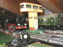 Spur 0 Anlage,Zug passiert gerade das (HWN) Pilzstellwerk.