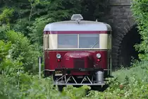 Der Triebwagen 133 102-3 war Anfang Juni 2019 auf der mittleren Ruhrtalstrecke unterwegs und ist hier kurz vor der Einfahrt in den Welpertunnel Hattingen zu sehen.