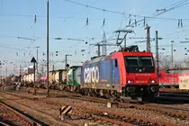 Durchfahrt am Nachmittag des 14.02.2018 von Re 482 047-8 mit einem Containerzug aus Belgien, welchen sie seit Aachen West bespannte, durchs nördliche Vorfeld vom Badischen Bahnhof von Basel in Richtung Rangierbahnhof Muttenz.