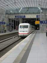Der 402  Zwickau  verl�sst K�ln/Bonn Flughafen am 26.06.2007 als ICE 945 nach Berlin Ostbahnhof.
