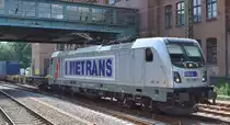 METRANS Rail (Deutschland) GmbH mit der akiem   187 508-7  [NVR-Nummer: 91 80 6187 508-7 D-AKIEM] und Containerzug auf der Strecke zum Hamburger Hafen, 18.06.19 Bahnhof Hamburg Harburg.