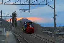 Das Schneeräumungsfahrzeug der Senzan-Linie zwischen dem Yamagata-Hochplateau und Sendai am Pazifik. Yamadera, 17.März 2019 