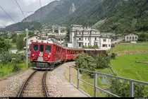 GV Club 1889 in Le Prese am 15. Juni 2019. Zu diesem Anlass wurden ab Pontresina zwei historische Extrazüge geführt. Der erste Zug bestand aus dem ABe 4/4 II 46 mit einem GmP und wurde als Fotozug mit Fotohalten auf der Strecke geführt.<br>
Fotohalt auf dem Kreisviadukt Brusio mit dem Dorf im Hintergrund.