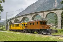 GV Club 1889 in Le Prese am 15. Juni 2019. Zu diesem Anlass wurden ab Pontresina zwei historische Extrazüge geführt. Der zweite Zug bestand aus dem Bernina-Krokodil Ge 4/4 182 und fuhr direkt nach Le Prese und danach leer weiter nach Campocologno zum Umfahren.<br>
Nachdem der Kreisviadukt überquert wurde, wird es kurz darauf auch noch unterquert.