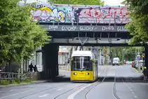 BVG Linie 21 Lichtenberg-Schöneweide - Baureihe Flexity Wagen 2237 - in der Marktstraße, Berlin-Friedrichshain. Aufnahme: 8. Juni 2019.