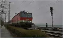Europäische Lok-Klassiker aus den 70ern und 80ern auch heute noch im Einsatz: Die ÖBB 1144 042 verlässt mit dem IC Bodensee Lindau Richtung Innsbruck. 

14. März 2019