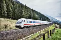 Der EC 114  Wörthersee  (Klagenfurt Hbf - Dortmund Hbf) fährt mit 101 021-4 am Zugschluss, bei Penk, die Tauernbahn hinauf.
Aufgenommen am 13.4.2019.