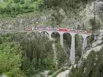 Glacier-Express D 905 St. Moritz - Zermatt passiert das Landwasserviadukt zwischen Filisur und Tiefencastel; 11.06.2019
