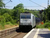 Ein Nachschuss von der 186 423-0 von der Rurtalbahn-Cargo sie lief kalt mit einem Autoleerzug aus Belgien nach Passau Vorne fährt die 186 207 von der Rurtalbahn-Cargo und kommt aus Richtung Aachen-West,Aachen-Schanz,Aachen-Hbf,Aachen-Rothe-Erde und fährt durch Aachen-Eilendorf in Richtung Stolberg-Hbf(Rheinland)Eschweiler-Hbf,Langerwehe,Düren,Merzenich,Buir,Horrem,Kerpen-Köln-Ehrenfeld,Köln-West,Köln-Süd. Aufgenommen vom Bahnsteig 2 in Aachen-Eilendorf. 
Bei Sommerwetter am Mittag vom 14.6.2019.