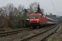 Am 02.04.2013 zieht 120 144 IC aus Zürich seinem Ziel Stuttgart Hbf entgegen. Aufgenommen in der Nähe des Stuttgarter Nordbahnhofs. 