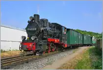Die 99 4632-8 mit ihrem recht langen Zug Richtung Putbus kurz nach der Ausfahrt in Binz LB.
Juni 2007 