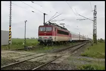 363147-0 ist hier bei Tvrdosovce mit dem R 810 am 175.2019 um 13.09 Uhr nach Bratislava unterwegs.