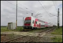 Elefant 671018-7 erreicht hier am 17.5.2019 als Zug 9618 nach Bratislava um 13.36 Uhr den Bahnhof Tvrdosovce.
