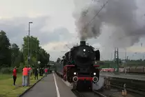 Am 23.05.2013 verlässt 01 150 mit Sonderzug nach Heilbronn den Bhf Crailsheim auf Gleis 2.