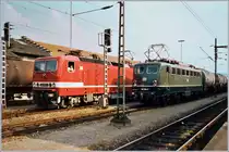 Ein  Konstanzer-Klassiker  neu bearbeitet: die DR 143 904-4 und die DB 140 294-0 warten mit ihren Güterzügen in Konstanz auf die Abfahrt.

16. Juni 1996