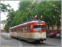 Abends fand am 17.06.2007 auch in Frankfurt am Main eine Stra�enbahn-Sonderfahrt statt, anl��lich der Stilllegung der Schleife am Pr�fling f�hrte der Verein Historische Stra�enbahn der Stadt Frankfurt am Main eine Abschiedsfahrt durch. In der Nacht von 17. auf 18.06.2007 sollte nach Betriebsschlu� der Fahrdraht abmontiert werden. Der Museumstriebwagen 112 (ex 812) der Bauart N Baujahr 1963 stand hier an der Einfahrt in die Wendeschleife an der Weiche, an der das zweite Gleis abzweigt.